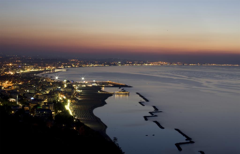 Hotel Europa Monetti Cattolica Exterior photo